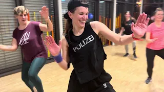 🔥 Ultimate Zumba Dance Party: Explosive Moves to "Bombón" with Tatiana Wegner! 🕺💃