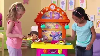 Fisher-Price Dora the Explorer: Sizzling Surprises Kitchen commercial