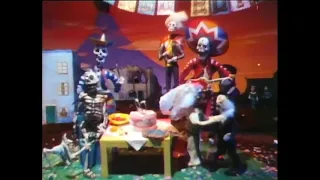 Oingo Boingo - Dead Man's Party ("Back To School" Soundtrack) 1986 Music Video