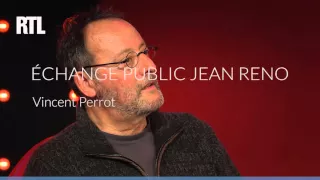 L'arrivée de Jean Reno dans le Grand Studio pour l'émission Échange Public - RTL - RTL