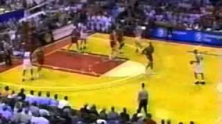 Michael Jordan demonstrates " SLAP the WRIST " technique on Juwan Howard 1996