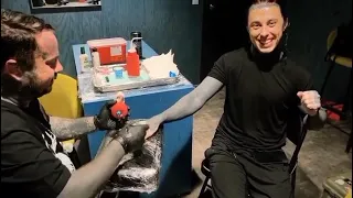 Ronnie Radke getting blackout tattoo on hand 2/19/2023