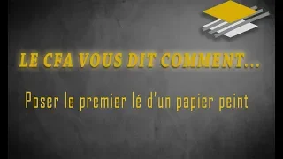 poser le premier lé d'un papier peint.