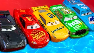 Clean up muddy minicars & disney car convoys 🚘🚙🚂 Play in the garden! Cars toys on the road!