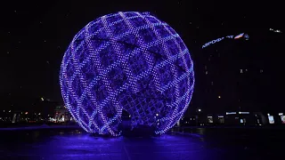 Огромный световой шар на Поклонной горе Amazing Christmas ball