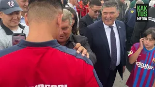 В Кыргызстан прибыл президент футбольного клуба "Барселона" Жоан Лапорта