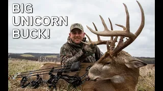 Bowhunting Iowa Late Season | BIG Unicorn Buck With A Bow!