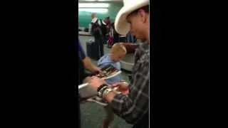 Shawn Michaels signing autographs