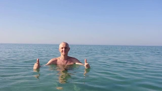 Отдыхаем на море на пляже возле Евпатории Крым 5 июля 2020 год. Чистая вода и прекрасное настроение.