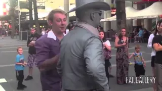Human Statue Punches Jerk!