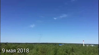 Военный парад на Красной площади 9 мая 2018 года. Самолеты над городом.