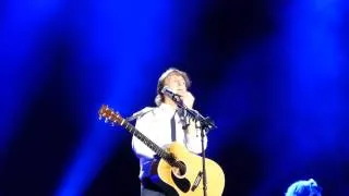 Paul McCartney Reads Signs at Bonnaroo 2013!