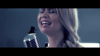 Anayle Sullivan -  Jesus Te Ama (Clipe oficial)