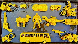 Membersihkan Mainan Mobil Balap, Hulk, Dinosaurus, Unta, Tank Baja, Excavator, Truk Tangki