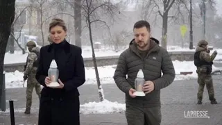 Zelensky e la first lady Olena rendono omaggio ai "Cento Eroi Celesti"