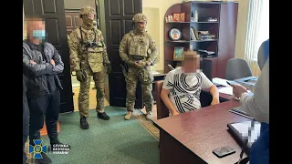 Поліціянти знайшли 5 тисяч доларів хабаря, які отримав депутат Полтавської міськради