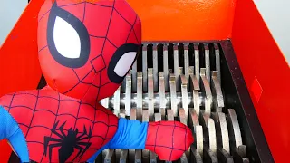 Triturando Goo Jit Zu HOMBRE ARAÑA! Shredding GIANT SPIDERMAN!