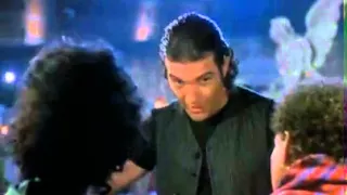 Antonio Banderas - Assassins - graveyard