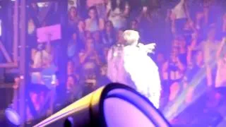 Lucy In The Sky With Diamonds (Beatles Cover) - Miley Cyrus 10/10/14 Melbourne