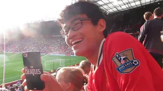 Singing United Road and Glory Glory Man United in Old Trafford