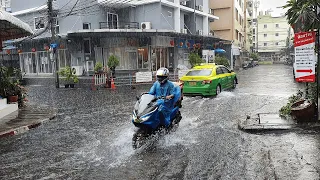 [4K] Walking in Heavy Rain • Flash Flood Street Bangkok 🇹🇭 Thailand Summer Season