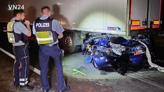 27-06-2022 - VN24 - Truck presses BMW beneath a tractor-trailer at the end of a traffic jam