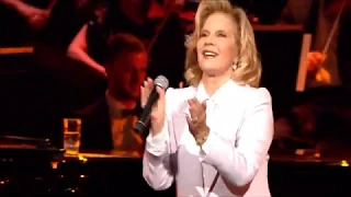 SYLVIE VARTAN . MEDLEY N° 1 SALLE PLEYEL 2011