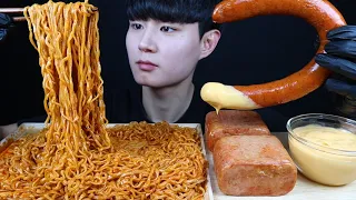 불닭볶음면 킬바사소시지 통스팸 치즈소스 먹방ASMR Kielbasa sausage Spicy noodles spam mukbang であれば、ソーセージ eating sounds