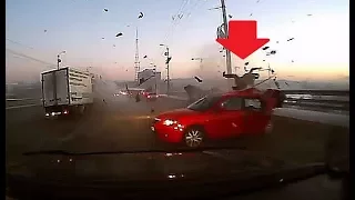 DashCam Russia - Crazy Drivers and Car Crashes 2017
