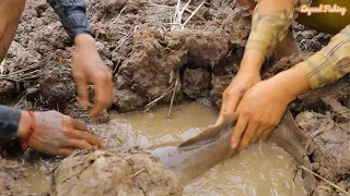 Unique Fishing | Catching Catfish In Dry Season| Find Many Giant Catfish in Secret Hole Dry