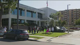 Parents rally to reopen La Mesa schools