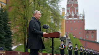 Russian president honors soldiers killed in WWII