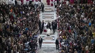 "Edel und gütig": Papst Franziskus würdigt seinen verstorbenen Vorgänger Benedikt XVI