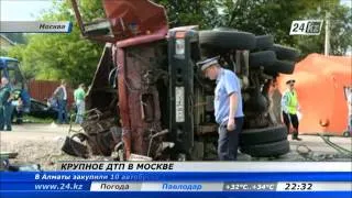 Жуткое ДТП в Москве: автобус с людьми разорвало на две части