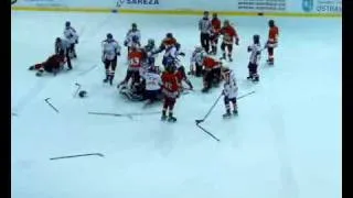 Největší hokejová bitka (The Biggest Hockey Fight Ever)