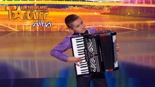 Virtuoso playing the accordion - Got Talent 2017