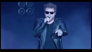 Asking Alexandria Perform "Into the Fire" Live on 11/13/21