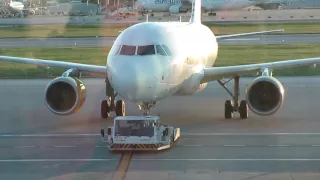 Airbus A320 Vueling - Full pushback with towbarless tractor at Lisbon - Enganche remolque avión