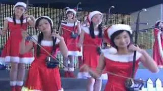 12 Girls Band - Christmas Eve (12 Girls Of Christmas)