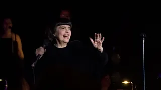 Mireille Mathieu 2023 live - Bravo, tu as gagné – Zugabe am 10.12.2023 in Prag