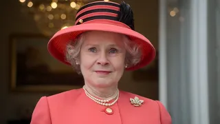 Queen appears in the balcony on the occasion of her Golden Jubilee - The Crown Season 6