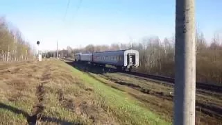 Пригородный поезд №6658 Псков—Дно, и ТГМ4-3038 в вагонно-ремонтном депо ВЧДР-12 Псков