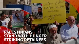 Palestinians stand with hunger striking prisoners