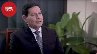 Entrevista: Para Mourão, haverá distanciamento natural de filhos de Bolsonaro do governo