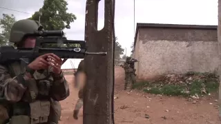 Opération Sangaris : patrouille dans les rues de Bangui