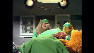 The Muppet Show - 115: Candice Bergen - Veterinarian’s Hospital: Behemoth (1976)