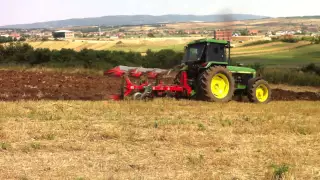 John Deere 3050 Ploughing