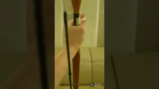 How to correctly grip the bow for a thumb draw?