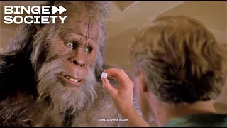 Il Apprend Des Tours À Bigfoot - Bigfoot Et Les Hendersons (1987)