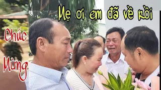 Cậu bé 8 tuổi theo người quen đi chơi rồi thất lạc. May mắn tìm được gia đình sau 37 năm. Chúc mừng.